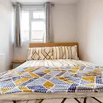 Amazing 3bedroom ground floor house with garden&2 bathrooms