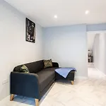 Amazing 3bedroom ground floor house with garden&2 bathrooms